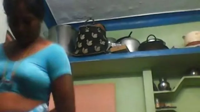 その人は美しい少女の猫にチンポを運転しました クンニ 動画 女性