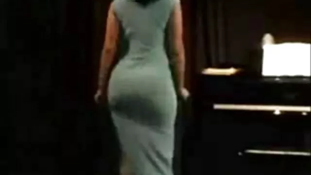 白、mulatto、ソファの上の白い犬 エロ 動画 女性 むけ