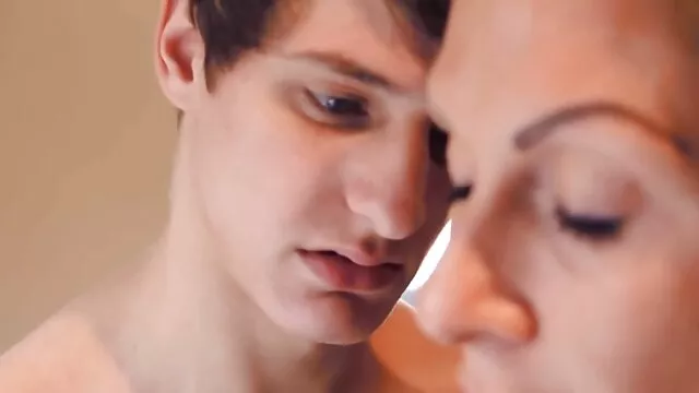 Zhopastenkoyの美しさとの素晴らしいセックス。 えろ 動画 女性 向け
