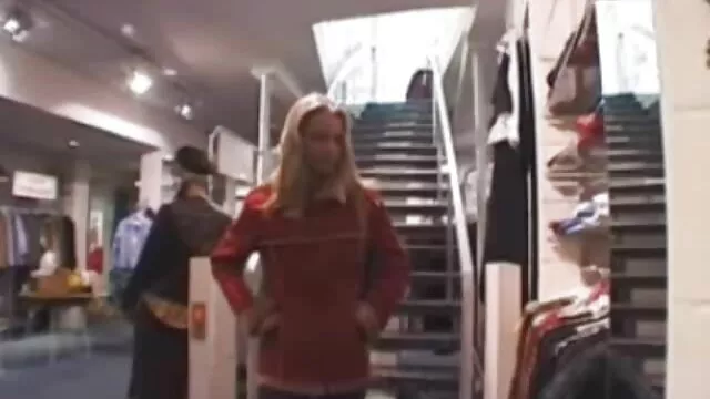 ロシアの女の子massaged彼女の息子と左 せっくす 動画 女性