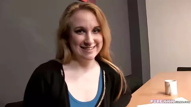 美しさは、陰茎を試すために彼女のお尻を与えます。 女性 向け アダルト 動画