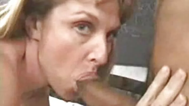 彼女はまた、ベッドの上でロシア語を舐める 女性 無料 動画 sm