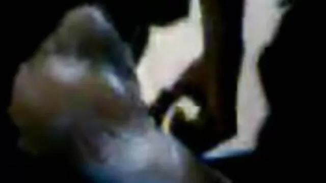 二つの人形を持つ椅子の上に三人のロシア人 アダルト 動画 無料 女性 用